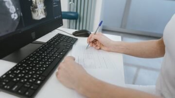 Elektromiografia (EMG) – badanie mięśni i nerwów pod mikroskopem prądu