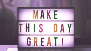 Krótkie cytaty, które zostają na długo – mądrość w formie skondensowanej