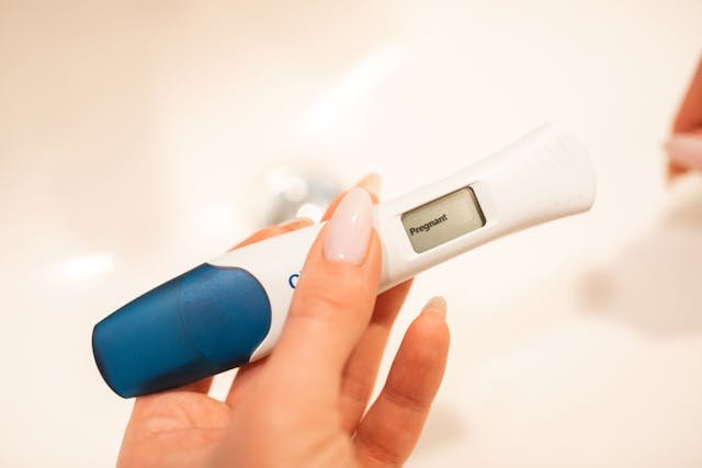 Kiedy zrobić test ciążowy po stosunku – co warto wiedzieć i jak nie popełnić błędu?