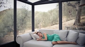 Czym grozi nieprzespana noc? Tak reaguje mózg na brak snu