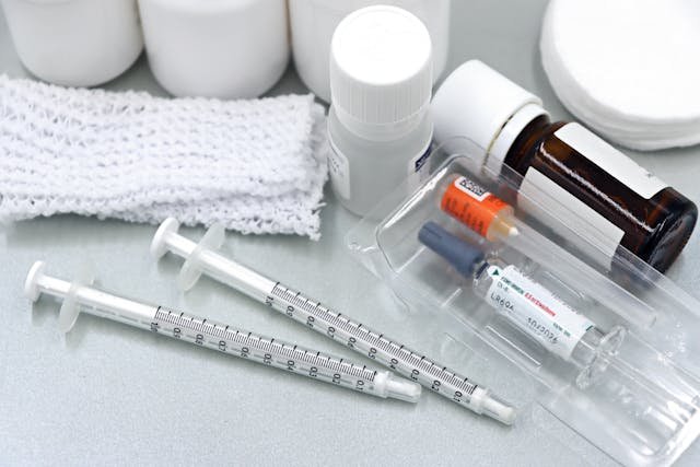 Proces o miliardy. Polska na ławie oskarżonych w sprawie szczepionek